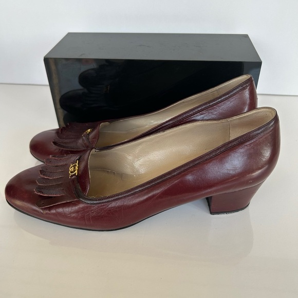 Gucci Vintage Wine Leather Loafer Pump with Fringe and Gold GG Accent size 38/8. - Picture 8 of 8